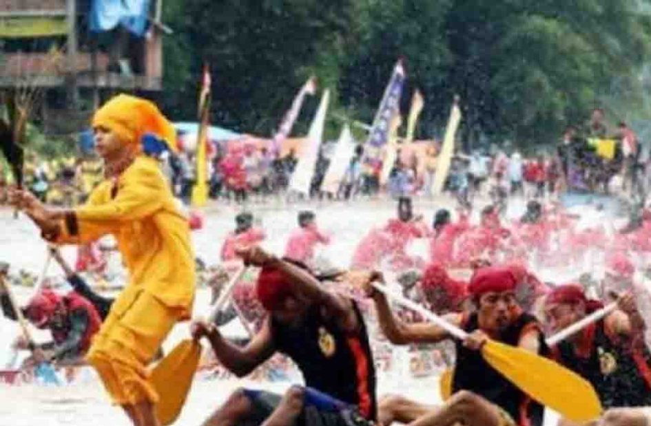 Olahraga Tradisional Pacu Jalur | DosenPenjas.Com - Ciri-ciri Peraturan Permainan Olahraga Tradisional